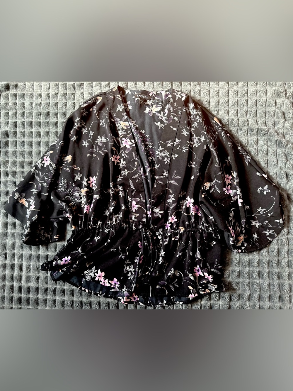 ❤️ 2/$20 Express XS Black Pink Floral V-Neck Flowy Peplum Dressy Blouse (B3) - Picture 1 of 4